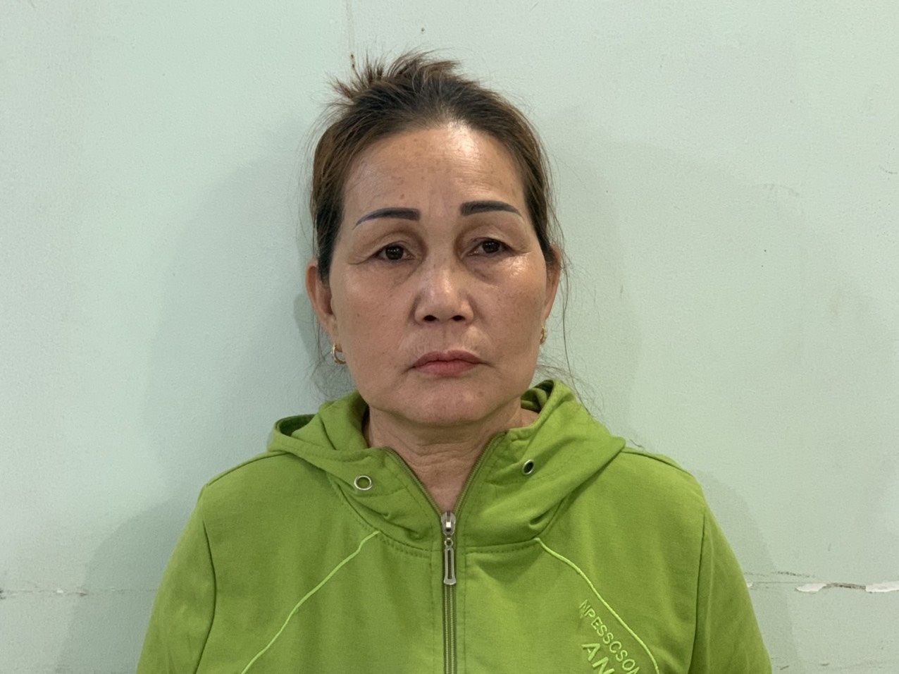 Lot quan ao thieu nu anh 2