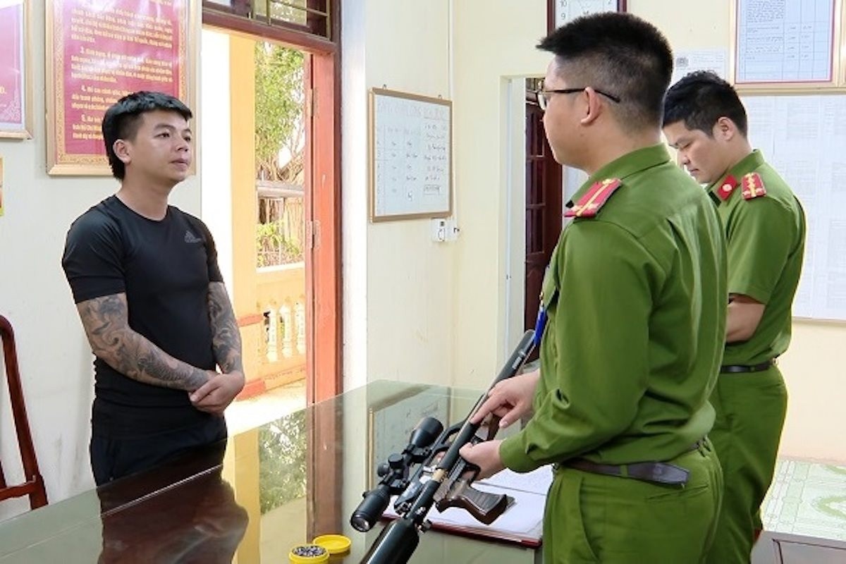 Nam thanh nien tang tru sung cung 285 vien dan hinh anh