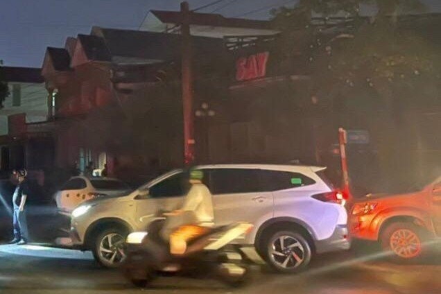 Ba nguoi trong gia dinh tu vong nghi do dien giat hinh anh