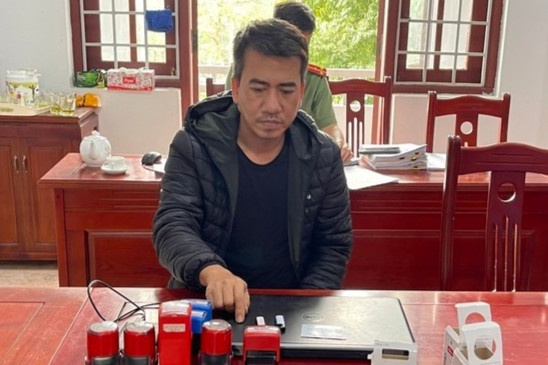 Nhom mua ban trai phep hoa don gia tri gan 4.000 ty dong hinh anh