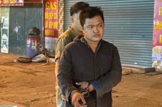 Hai nghi pham giat day chuyen vang cua nguoi di duong hinh anh