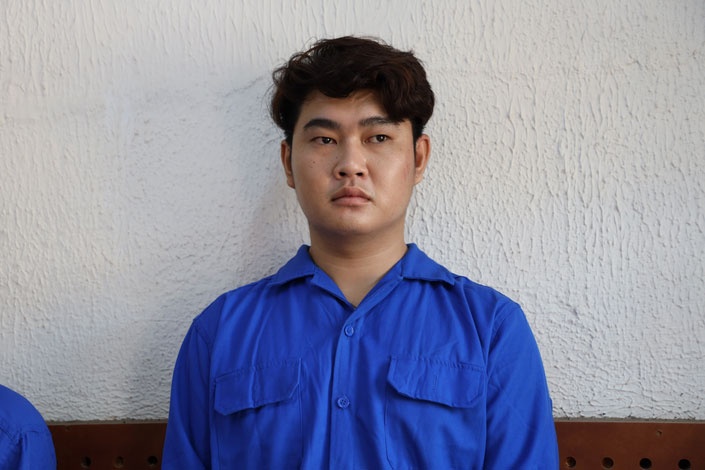 Danh khach trong quan nhau roi cuop tai san hinh anh