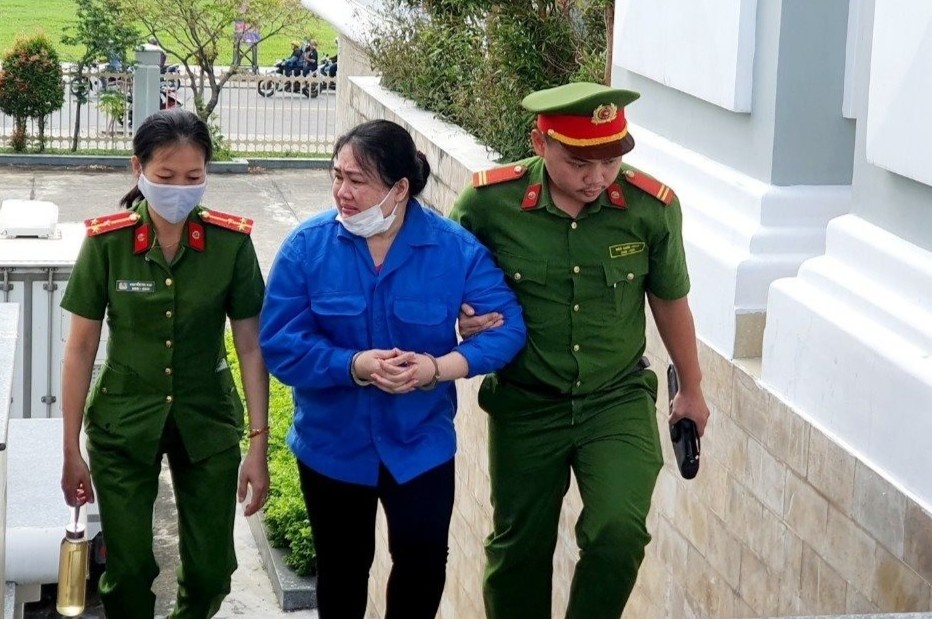 Vet truot dai cua nguoi dan ba om mong lam giau tu phuong hui hinh anh