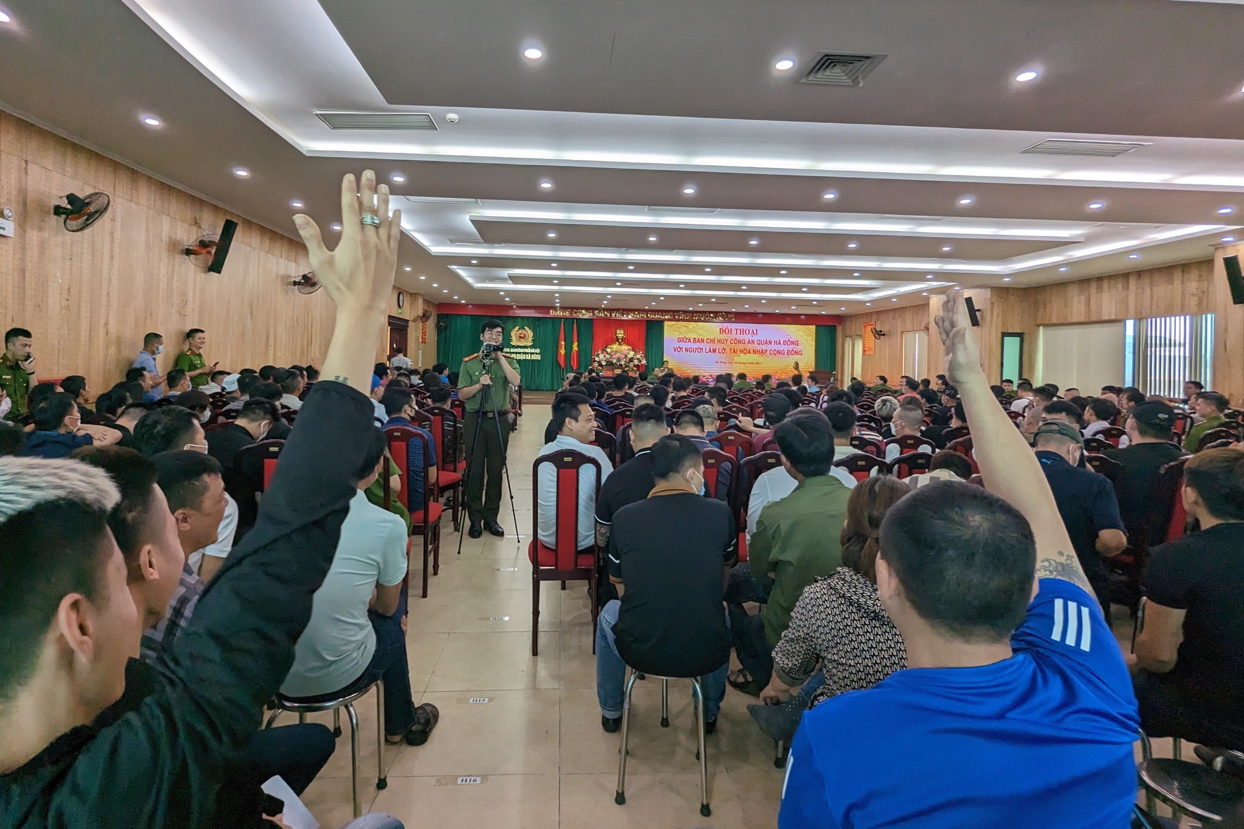 Vỏ tin PL ảnh 3 Vo tin PL anh 3