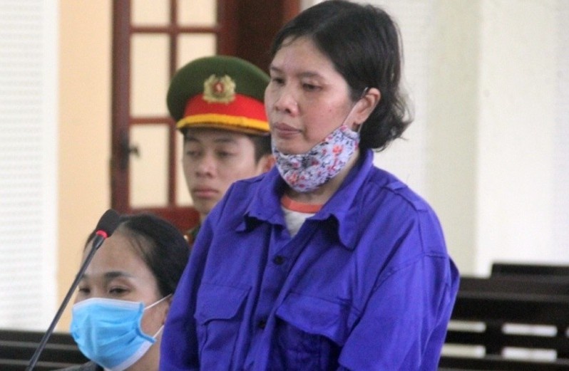 Tu nhan la chu tich chuoi nha hang, lua dao chiem doat hon 15 ty dong hinh anh
