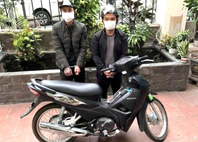 Pha nhom trom chuyen nghiep tu chiec xe may khong bien kiem soat hinh anh