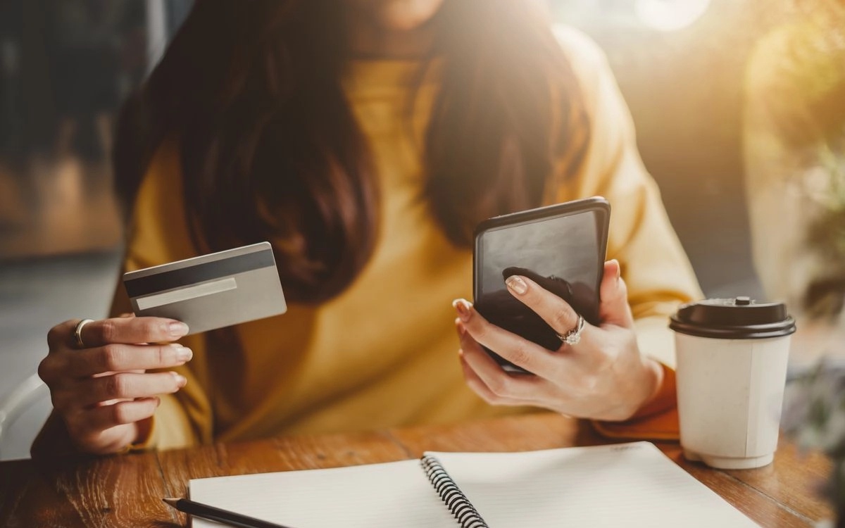 Mat hon mot ty dong sau khi tin tuong nghe nhac duoc tra tien hinh anh