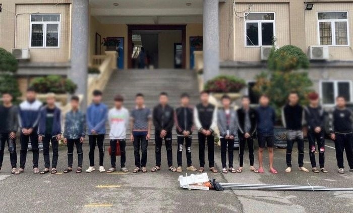 Bat khan cap 16 nguoi anh 1