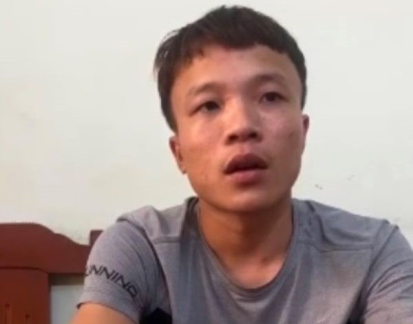 Chem nguoi tai quan an dem do mau thuan hinh anh