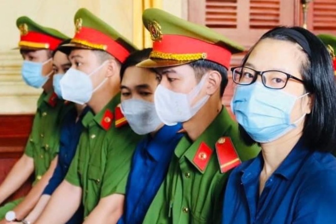 Chu tich Cong ty Gold Time va cac dong pham hau toa hinh anh