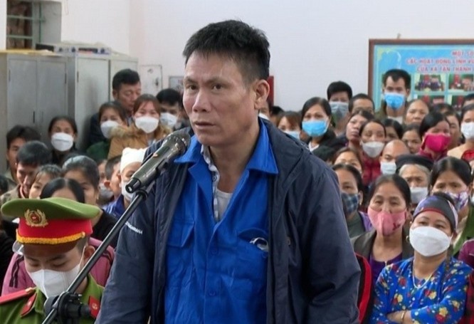 Nhan an tu hinh vi chem tu vong ban nhau hinh anh