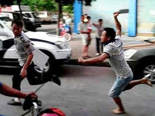 Danh dong nghiep tu vong vi mau thuan hinh anh