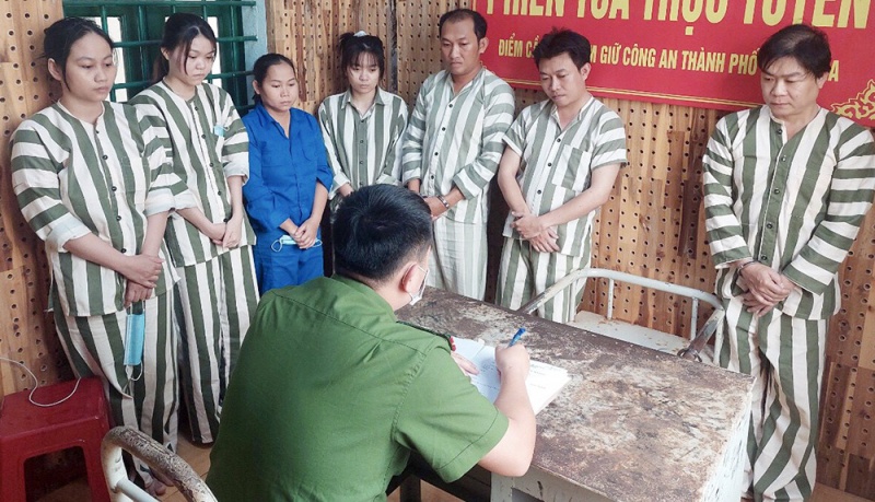 lua hon 3.000 nguoi anh 2