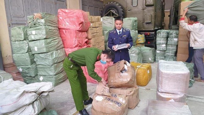 Phat 220 trieu dong 2 doanh nghiep nhap lau hang hoa hinh anh