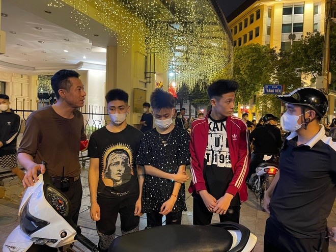 quai xe dua xe anh 2