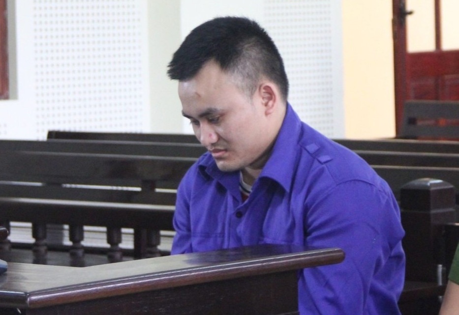 Dung bua dinh danh vao dau ban de tra thu hinh anh