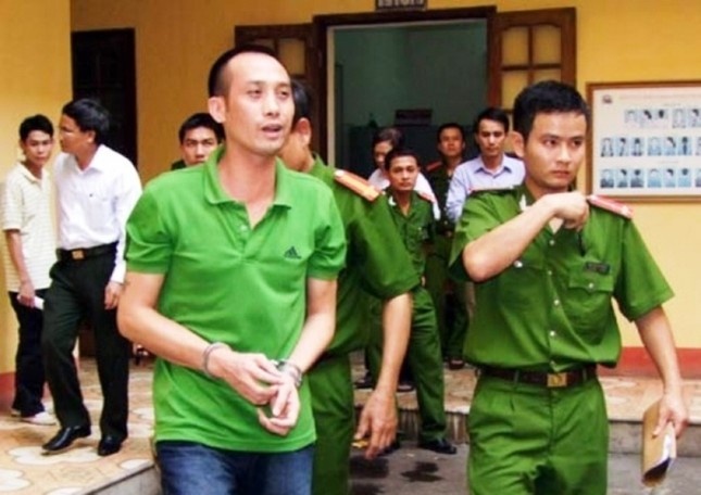 Nhung buoc ngoat den toi trong doi trum giang ho Tuan 'than den' hinh anh