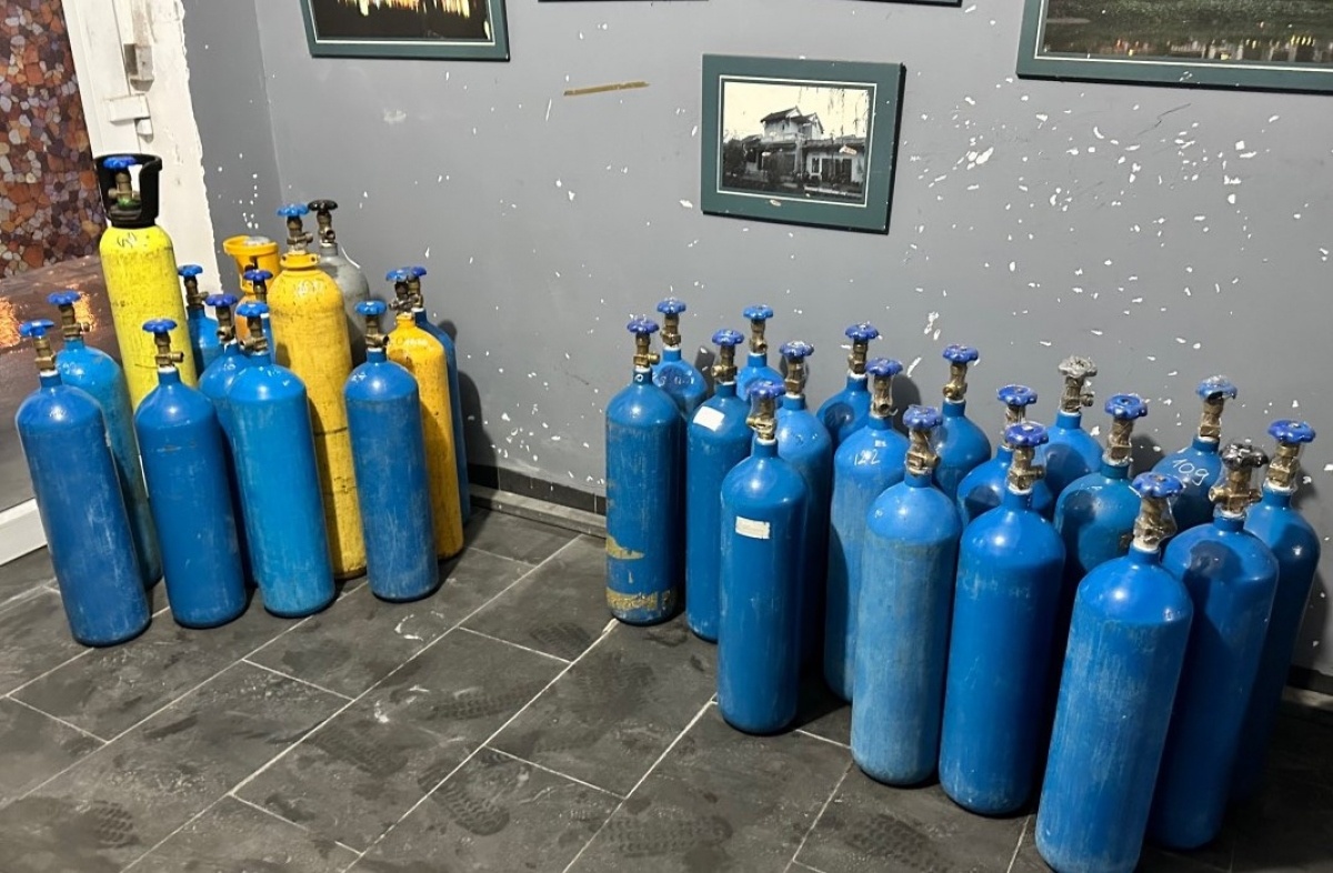 phát hiện lô khí cười ảnh 1 phat hien lo khi cuoi anh 1