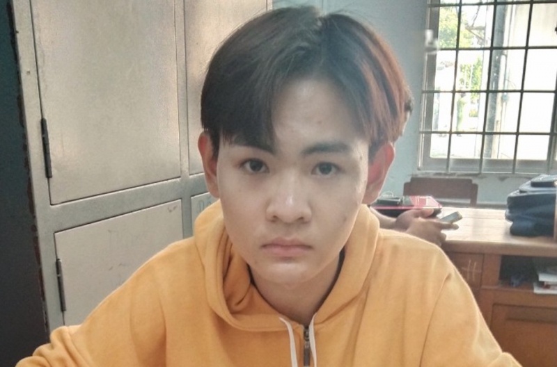 Ru ban dong tinh den nha nghi roi giet, cuop tai san hinh anh