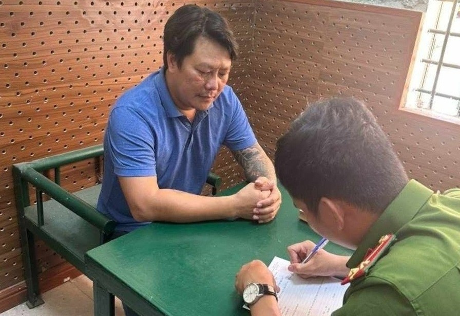 Loi khai cua nghi pham ban nhieu phat dan de thi uy hinh anh