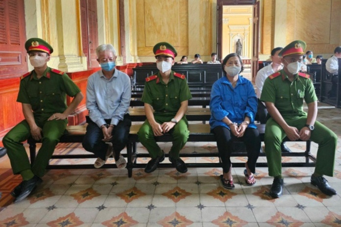 Lanh an vi cho khach hang 'vay ke' hon 28 ty dong hinh anh