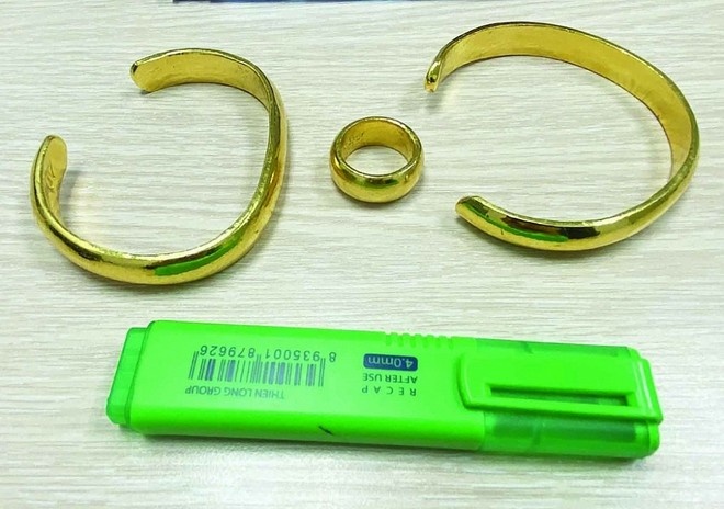 Khoi to vu van chuyen trai phep vang, ngoai te qua duong hang khong hinh anh