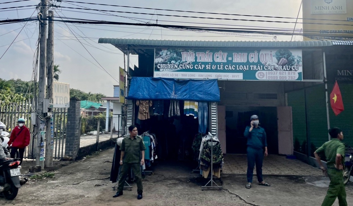 Cua co chu tiem anh 2