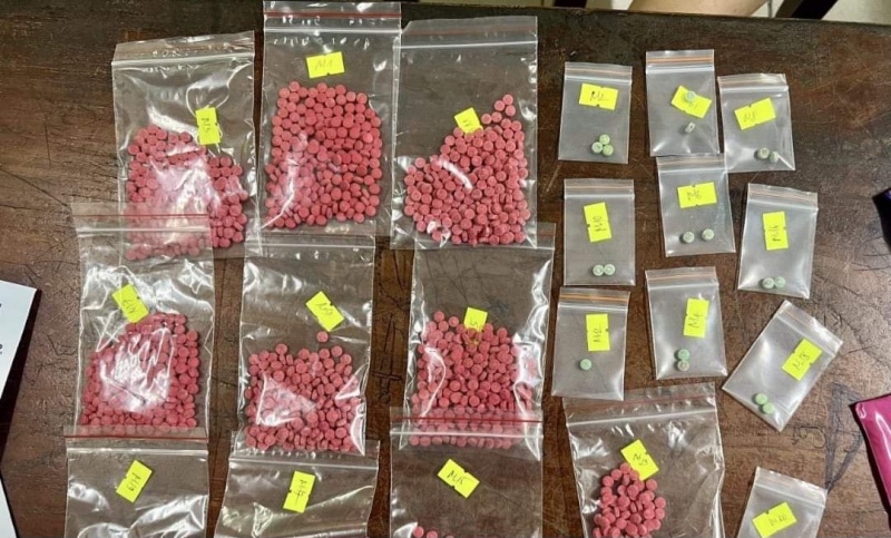 Mua hon 2.000 vien hong phien ve ban kiem loi hinh anh