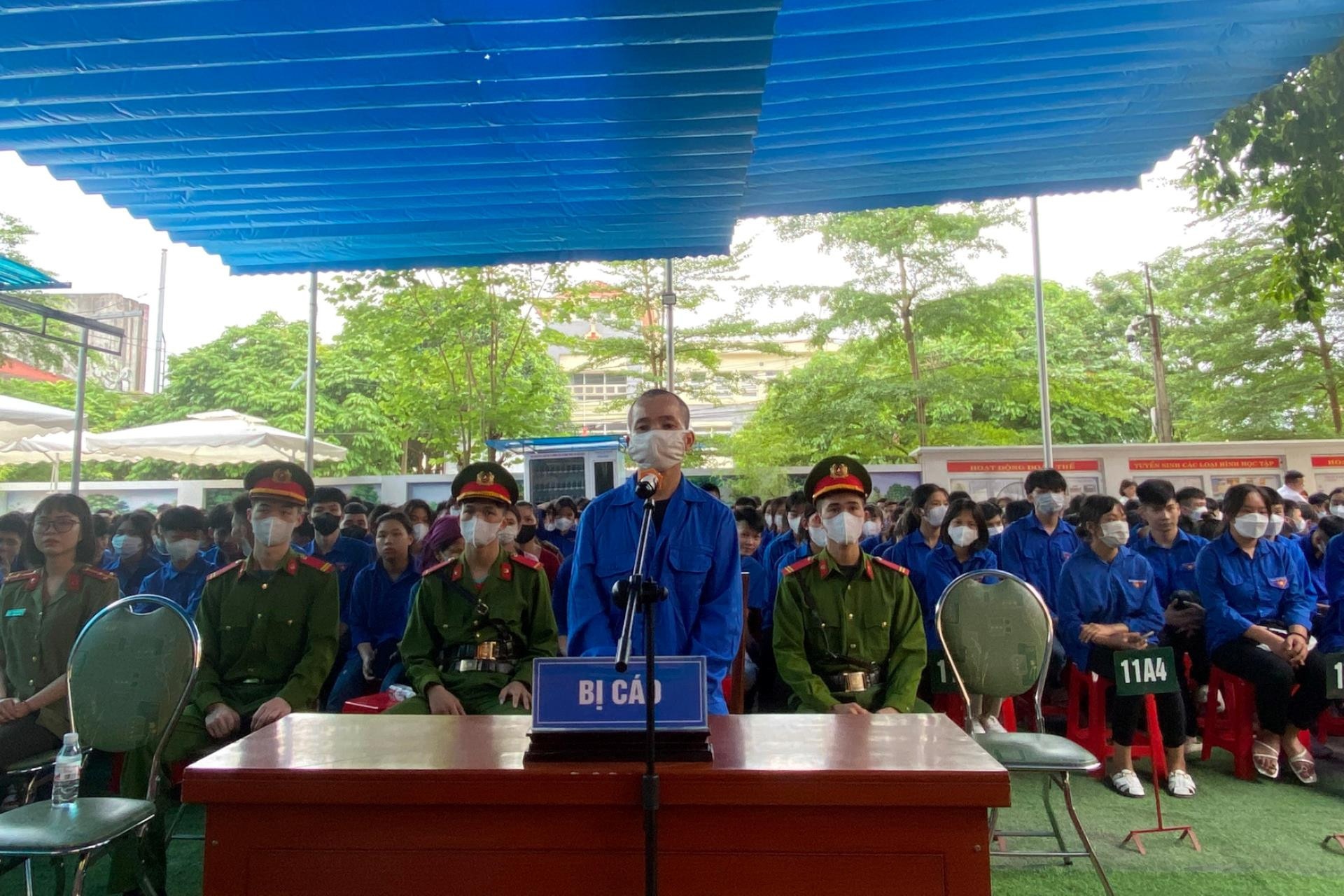Tu hinh nguoi buon ban 6 banh heroin hinh anh