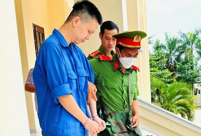 Lua 6 ty dong, nhan vien ngan hang linh an 12 nam tu hinh anh