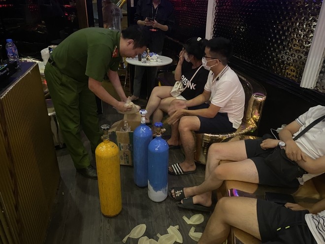 quan bar Paradis anh 2