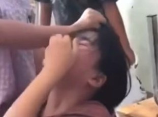 Xac minh hoc sinh lop 5 bi hanh hung trong lop hinh anh