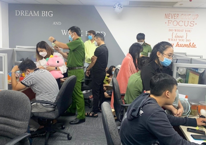 Cong an TP.HCM tim nguoi bi chui boi lien quan Cong ty Easy Credit hinh anh