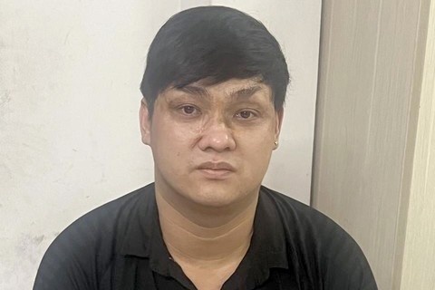 Tam giu nguoi cam dau nhom cho vay lai dan 1.000 to quang cao moi dem hinh anh