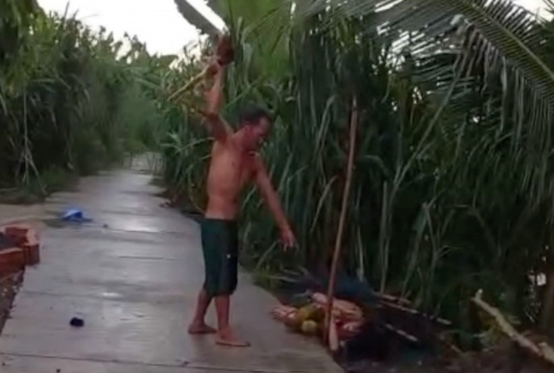 Chong cam choi danh vo tren bo kenh hinh anh