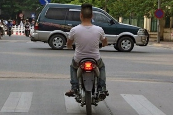 Di xe may khong bien so bi phat bao nhieu tien hinh anh