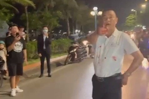 Truong cong an phuong bi cach chuc vi chui boi, de doa nguoi dan hinh anh