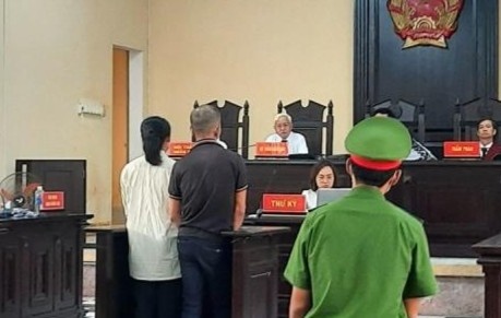 Lam an thua lo, vo chong lua hon 19,6 ty dong de tra no hinh anh