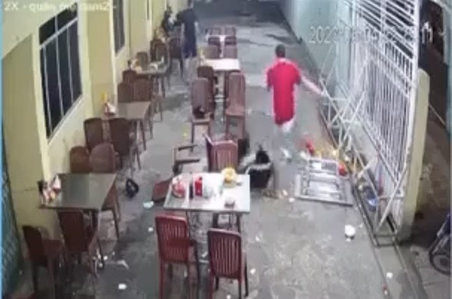 Thong tin moi ve vu nguoi phu nu bi danh da man trong quan an o Ca Mau hinh anh