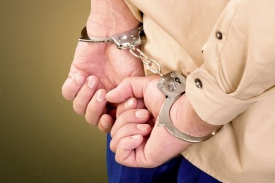 Chem ban nhau tu vong roi bo tron hinh anh