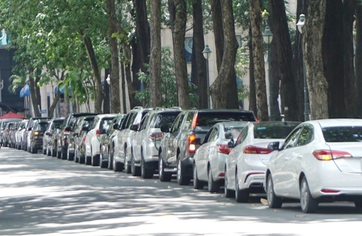 Quy dinh do xe cach via he bao nhieu? hinh anh