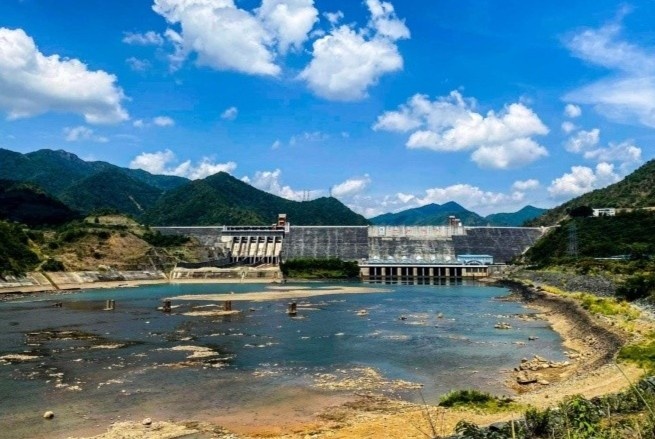Muc nuoc ho thuy dien tang nhung van rat thap, 9 nha may cam chung hinh anh
