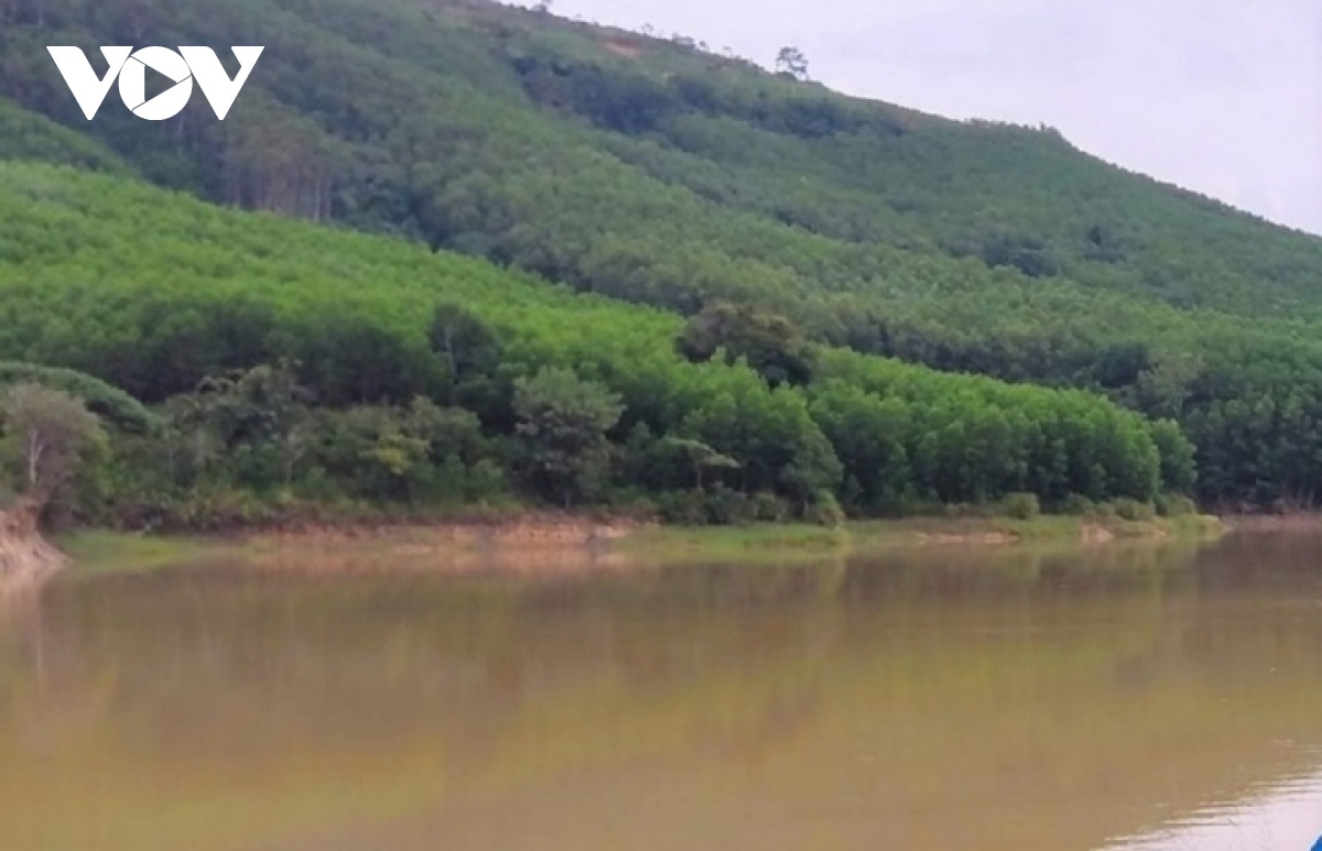 hoc sinh duoi nuoc anh 1