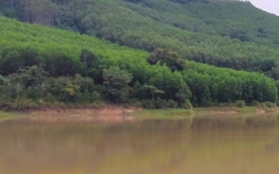 Ru nhau ra ho choi, 3 hoc sinh duoi nuoc thuong tam hinh anh