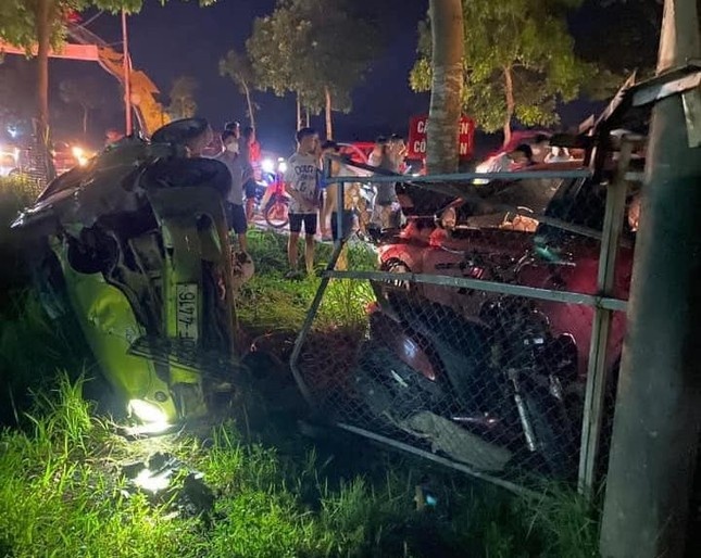 Oto mat lai tong lien hoan o Vinh Phuc, nhieu nguoi bi thuong hinh anh