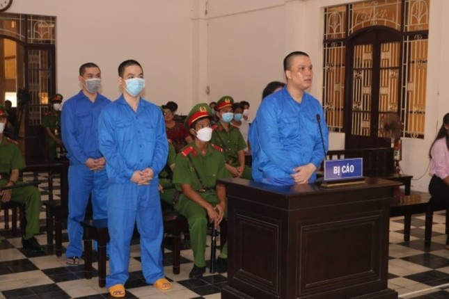 Nhan tien thue cua nu Viet kieu di 'dan mat', 4 bi cao linh an hinh anh