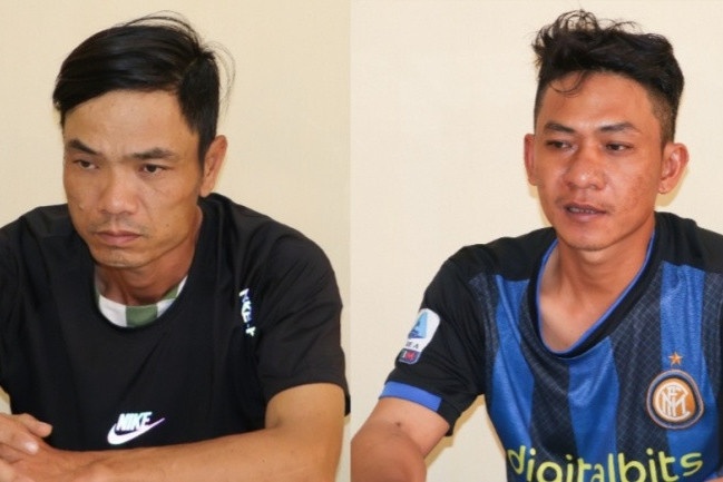 Tam giu 2 nguoi cuop dien thoai cua nhan vien cay xang hinh anh