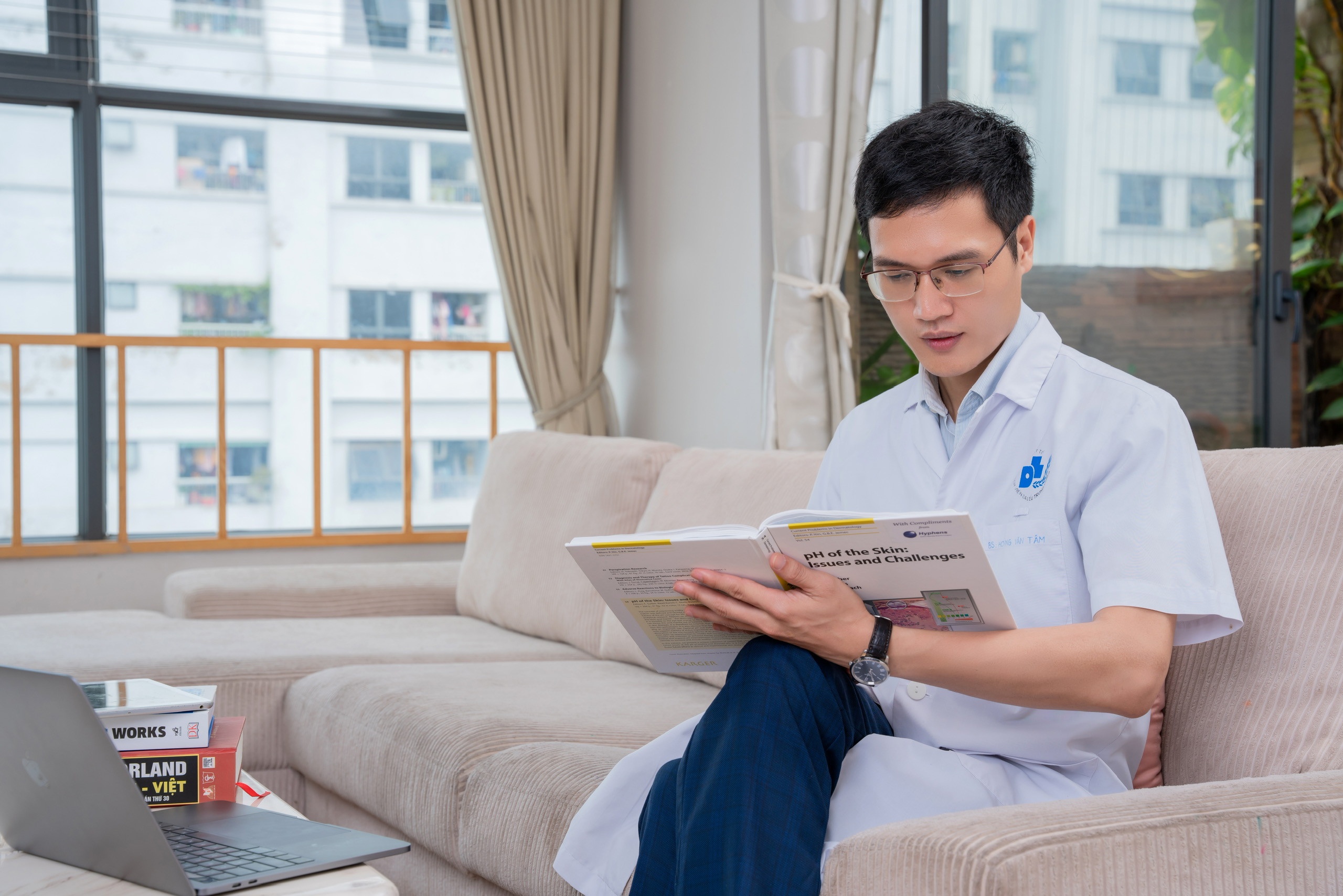 Bac si khong doc sach, benh nhan chiu thiet thoi hinh anh