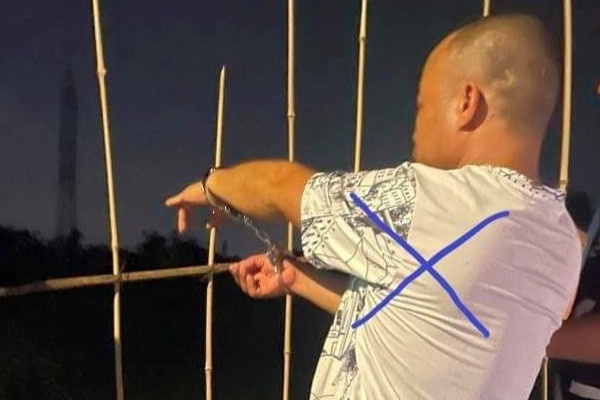 Di ly nghi pham ra hien truong vu thi the co gai trong bao tai hinh anh