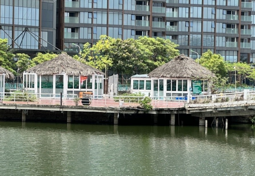 Diem mat nhung cong trinh xau xi tren mat Ho Tay hinh anh